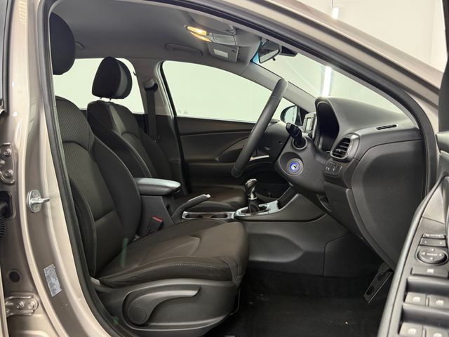 Image for 2017 Hyundai i30 **DELUXE MODEL **MULTI SERVICE HISTORY **MULTI FUNCTION STEER **ADAPTIVE CRUISE CONTROL **DUAL DIGITAL CLIMATE CONTROL **REVERSING SENSORS **LANE ASSIST **AUTO START STOP **AUTO LIGHTS **AUTO WIPERS *