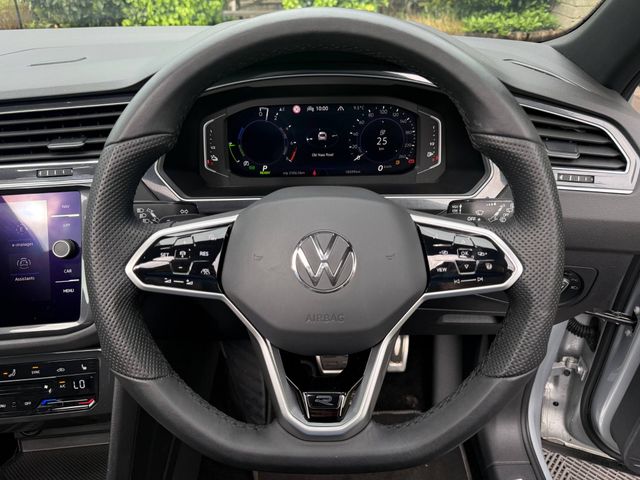 Image for 2024 Volkswagen Tiguan R-LINE BLACK EDITION 1.4 eTSI HYBRID // VERY LOW MILEAGE // OPENING PAN ROOF // APPLE CARPLAY/ANDROID AUTO 