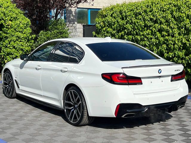 Image for 2020 BMW 5 Series 530e LCI M-SPORT COMPETITION 2.0 HYBRID // HEATED & COOLED LEATHER SEATS // DIGITAL CLUSTER // AMBIENT LIGHTING
