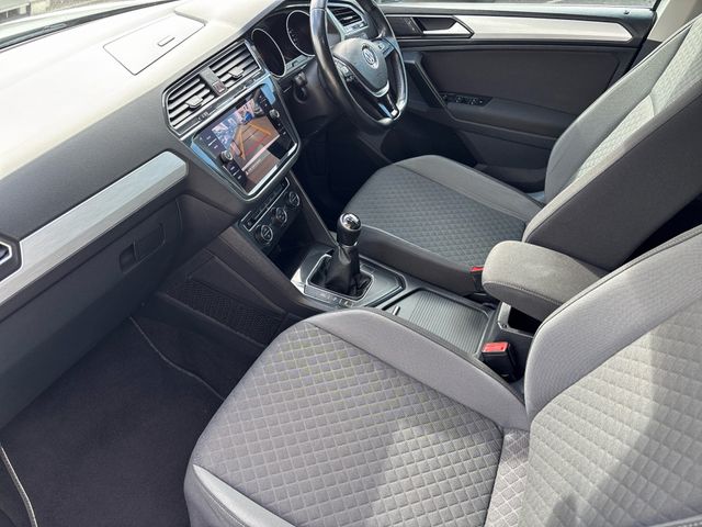 Image for 2018 Volkswagen Tiguan CL 2.0 TDI 115HP MANUAL 6SPEED FWD 5DR COMFORTLINE 5