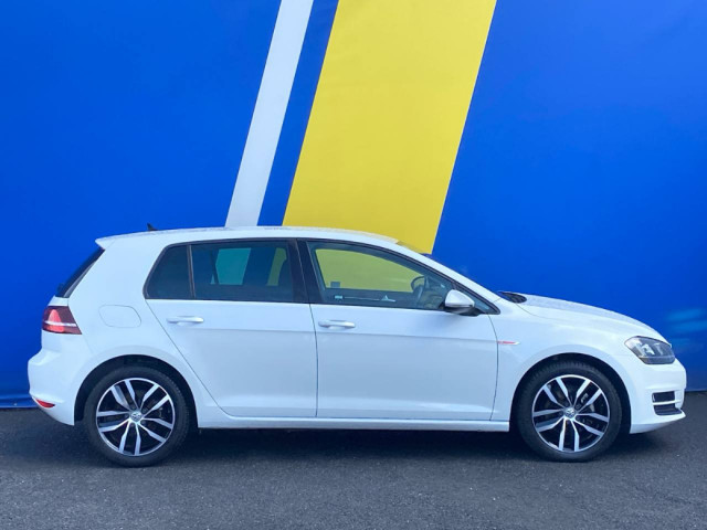 Image for 2017 Volkswagen Golf HIGHLINE 1.4 TSI AUTO // ADAPTIVE CRUISE CONTROL // BRAND NEW 17” R-LINE ALLOYS // APPLE CARPLAY/ANDROID AUTO