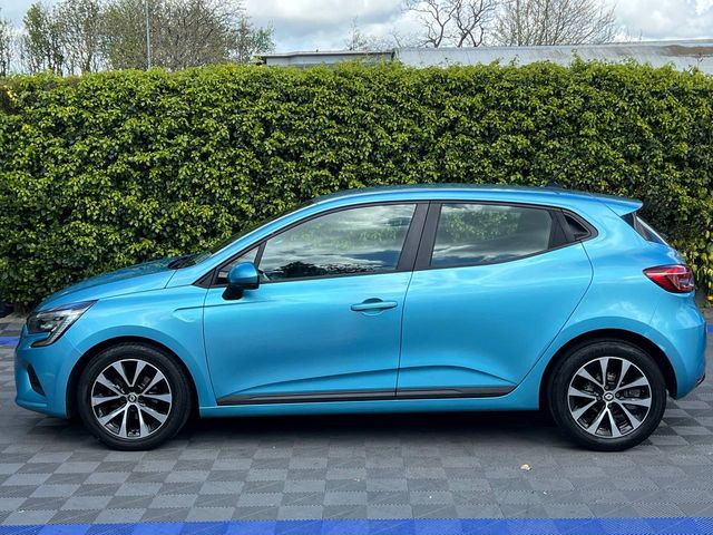 Image for 2022 Renault Clio ICONIC 1.0 TCE // APPLE CARPLAY/ANDROID AUTO // PARKING SENSORS // AIR CONDITIONING