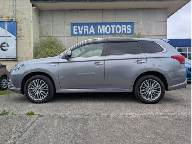 Image for 2021 Mitsubishi Outlander G 4WD PHEV HYBRID 2.4 PETROL //HIGH SPEC//LOW MILES//HALF LEATHER HEATED ELECTRIC SEATS//REVERSE CAMERA//HEATED STEERING WHEEL//KEYLESS ENTRY//ADAPTIVE CRUISE CONTROL//