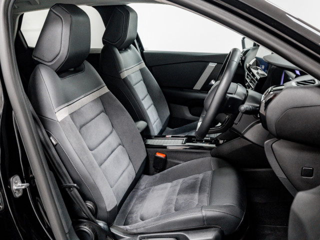 Image for 2024 Citroen C4 ë-Series 50kWh Auto 136HP