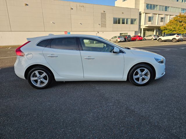 Image for 2013 Volvo V40 1.6 PETROL, AUTOMATIC, LOW MILEAGE, WARRANTY, 5 STAR REVIEWS