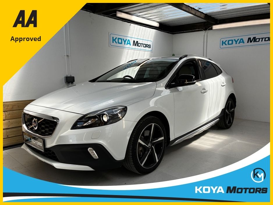 Image for 2016 Volvo V40 2.0 D4 CROSS COUNTRY SE LUXURY DIESEL 190 BHP AUTOMATIC // PEARL WHITE METALLIC // FULL ELECTRIC SEATS // REVERSING CAMERA // CRUISE CONTROL // LANE ASSIST // TOP SPEC // AA APPROVED 2026