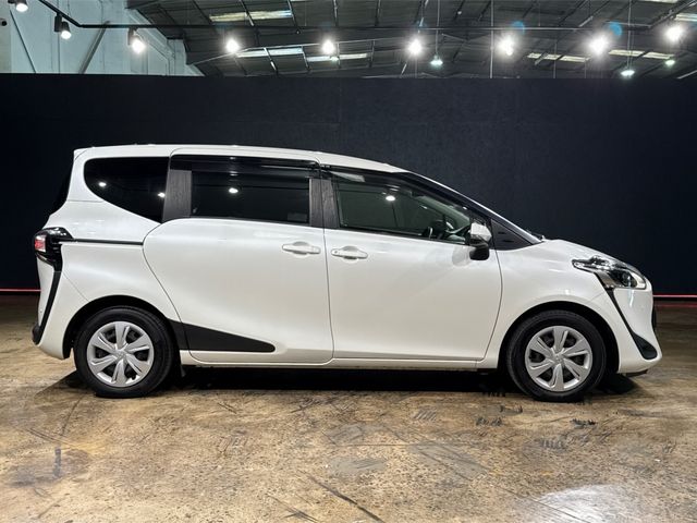 Image for 2021 Toyota Sienta 1.5 HYBRID 7 SEATER - PUSH BUTTON START/STOP - CRUISE CONTROL - REAR CAMERA