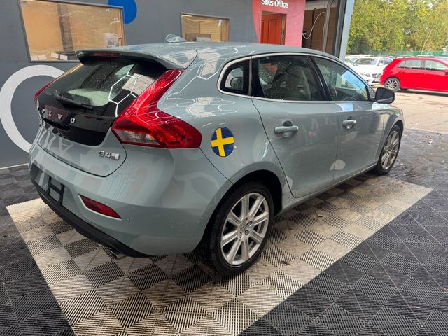 Image for 2018 Volvo V40 2018 VOLVO V40 AUTOMATIC 2.0/ PARKING CAMERA/ CRUISE CONTROL