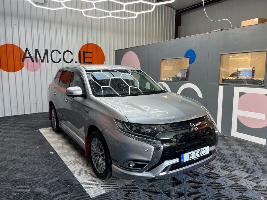 Image for 2019 Mitsubishi Outlander €19950 2019 MITSUBISHI OUTLANDER G PHEV 2.5 AUTOMATIC / CRUISE CONTROL / 360° CAMERA / ELECTRIC MEMORY & HEATED SEATS / PADDLE SHIFTERS / 7 SEATS OPTION / HEATED STEERING WHEEL AND MORE