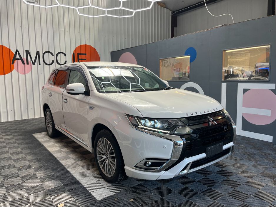 Image for 2019 Mitsubishi Outlander OUTLANDER G PREMIUM PACK / 103k KMs / HEATED SEATS + STEERING WHEEL , REVERSE CAMERA , ADAPTIVE CRUISE & MORE