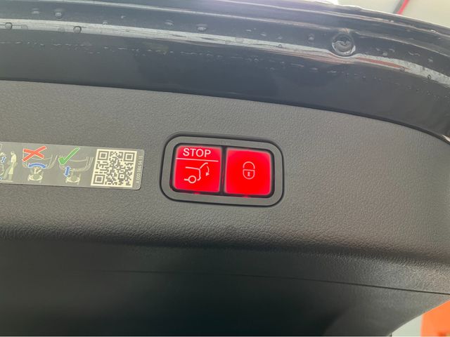 Image for 2024 Mercedes-Benz GLC Class €59950 2024 MERCEDES-BENZ GLC 350E 4MATIC SPORTS 2.0 AUTOMATIC / 360° CAMERA / ELECTRIC MEMORY & HEATED SEATS / PADDLE SHIFTERS / AMBIENT LIGHTS / APPLE CARPLAY / PANORAMIC SUNROOF AND MORE