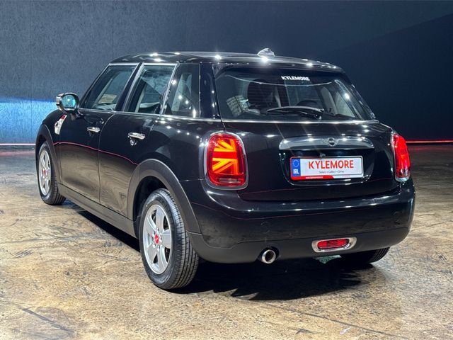 Image for 2020 Mini One 1.5 AUTOMATIC - FACTORY ALLOYS - REVERSE CAMERA - A/C HEATING CONTROLS