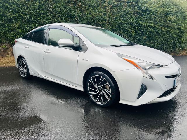 Image for 2017 Toyota Prius // PRIVACY GLASS // IMMACULATE