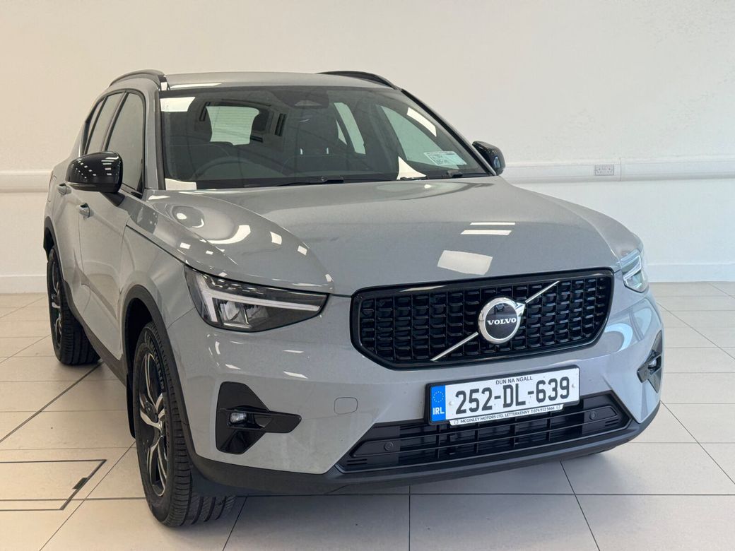 Image for 2025 Volvo XC40 2.0 B3 MHEV Plus dark