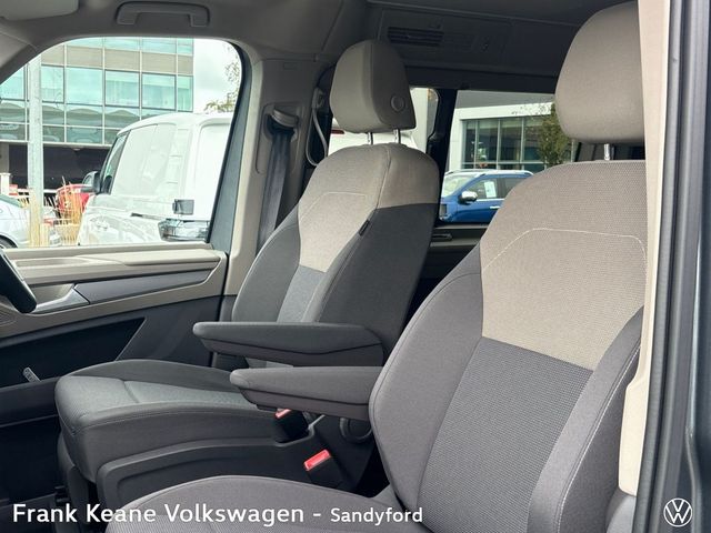 Image for 2025 Volkswagen California COAST AUTO 2.0TDI 150BHP *4.9% FINANCE AVAILABLE* *FOLDING TRAILER HITCH* *APPLE CARPLAY/ANDROID AUTO* *REAR VIEW CAMERA* *FRONT AND REAR PARKING SENSORS*