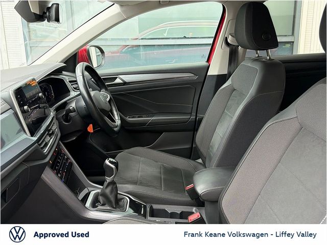 Image for 2022 Volkswagen T-Roc STYLE 2.0 TDI 116HP *KINGS RED* *ONE OWNER* *JOHANNESBURG ALLOYS* *REAR VIEW CAMERA* *ART VELOUR SEATS* *PCP AVAILABLE*