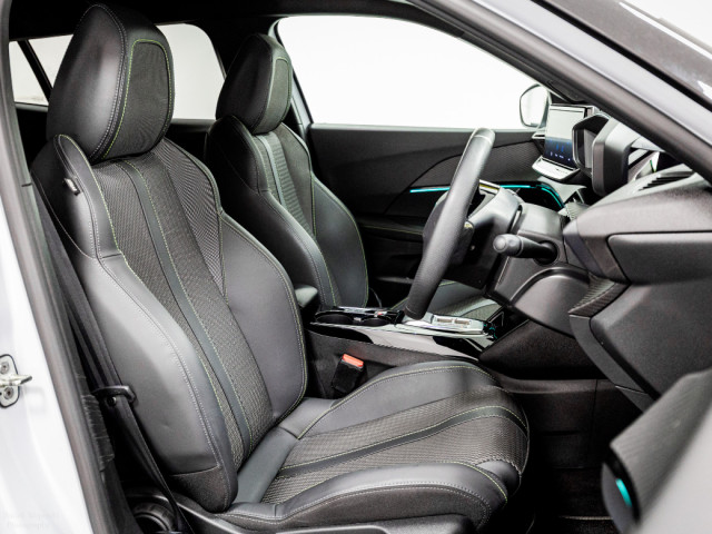 Image for 2025 Peugeot 2008 E-GT 54kWh 155HP