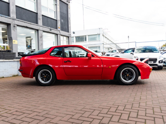 Image for 1984 Porsche 944 LUX 2DR
