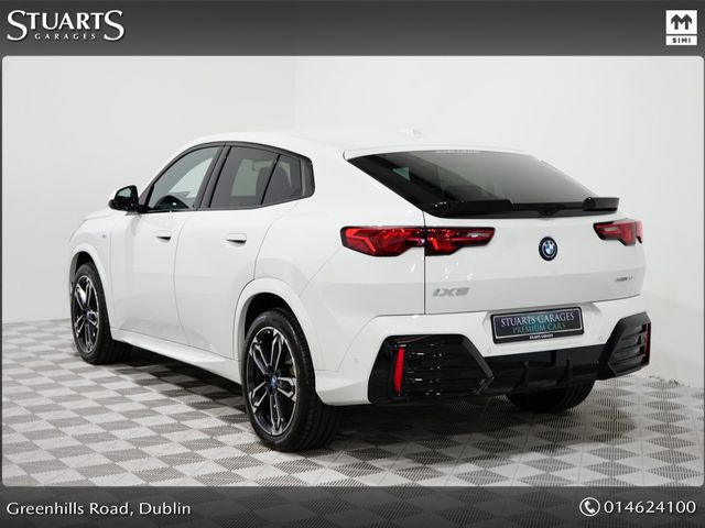 Image for 2024 BMW iX2 IX2 M-SPORT eDRIVE20 M-SPORT PRO: ALPINE WHITE WITH LEATHER AND ALCANTARA INTERIOR, COMFORT ACCESS, HEATED SEATS, FOLDING MIRRORS, PARKING ASSISTANT, 