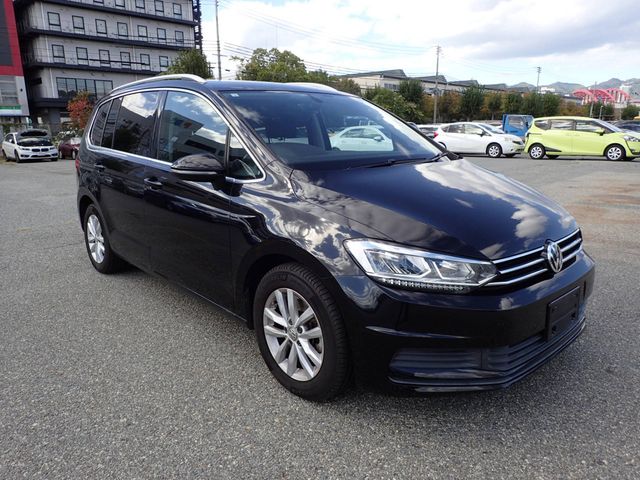 Image for 2019 Volkswagen Touran 7SEATER=2.0 TDI COMFORTLINE PLUS DIESEL AUTOMATIC // APPLE CARPLAY // ANDROID AUTO // REVERSING CAMERA // CRUISE CONTROL // LANE ASSIST // VW MATRIX LIGHTING // FULL PRIVACY PACK // UPGRADED ALLOYS 