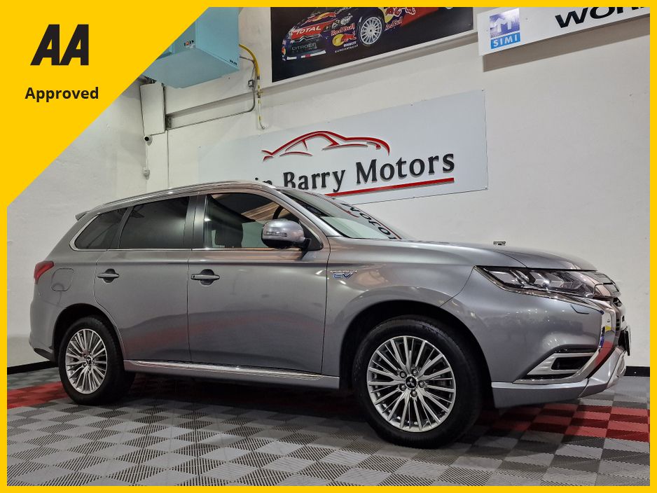 Image for 2021 Mitsubishi Outlander 2.4 PHEV EXCEED 4WD AUTOMATIC **ONE OWNER / TOP SPEC / APPLE CARPLAY / BLIND SPOT ASSIST / CRUISE CONTROL / ELECTRIC BOOTLID / FULL DIAMOND QUILTED LEATHER / HEATED FRONT SEATS / 360 DEGREE CAMERA**