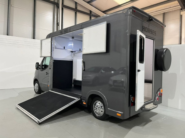 Image for 2018 Nissan NV400 