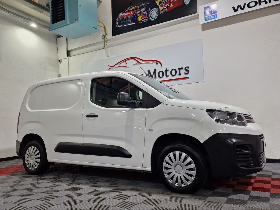 Image for 2021 Citroen Berlingo 1.5 BLUEHDi LX (3 SEATER) 75BHP 650 5 SPEED MANUAL **ORIGINAL IRISH VAN / VERY LOW MILEAGE / BLUETOOTH INTEGRATION / METAL BULKHEAD / CRUISE CONTROL / KMH SPEEDOMETER / SLIDING SIDE DOOR / NEW DOE**