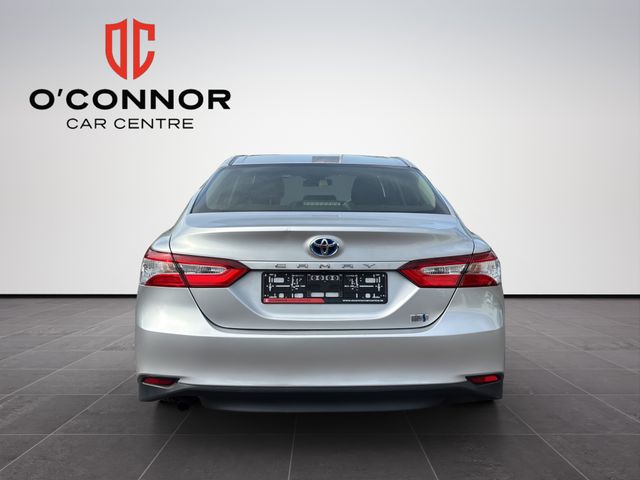 Image for 2018 Toyota Camry Looks like luxury, sips fuel like a hybrid — that's the Camry way.