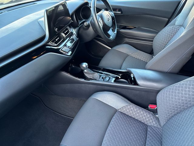 Image for 2023 Toyota C-HR HYBRID SPORT BI-TONE 4DR