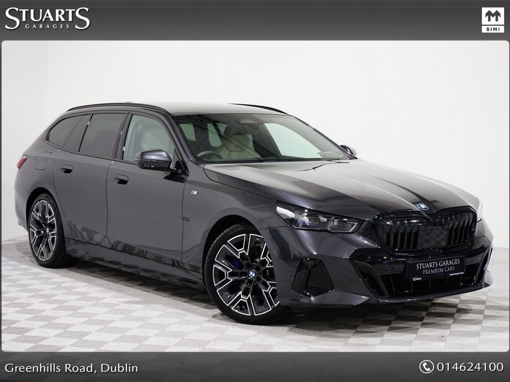 Image for 2025 BMW 5 Series *PANORAMIC SUNROOF, COMF PACK AND 20” 939 ALLOYS* SOPHISTO GREY METALLIC WITH IVORY VEGANZA INTERIOR