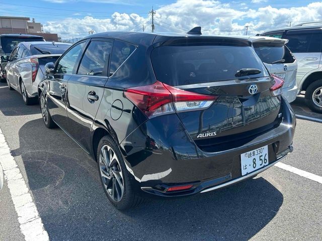 Image for 2017 Toyota Auris HYBRID G PACKAGE - WHITE/BLACK LEATHER UPHOLSTERY - TOYOTA SAFETY SENSE - CRUISE CONTROL - REVERSE CAMERA - HEATED SEATS