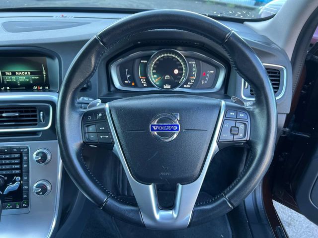 Image for 2016 Volvo V60 D4 CROSS COUNTRY 2.0 D // LEATHER POWERED & HEATED SEATS // REVERSE CAMERA // DIGITAL CLUSTER