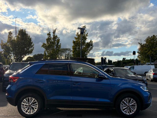 Image for 2023 Volkswagen T-Roc Life 1.0 TSI M6F 110HP 5DR
