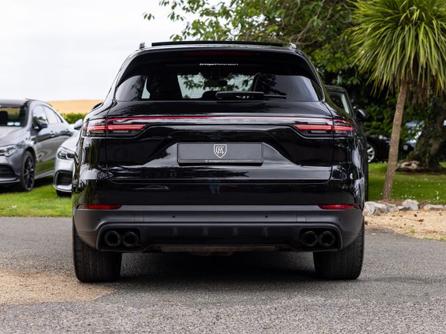 Image for 2023 Porsche Cayenne V6 E-Hybrid Platinum Edition
