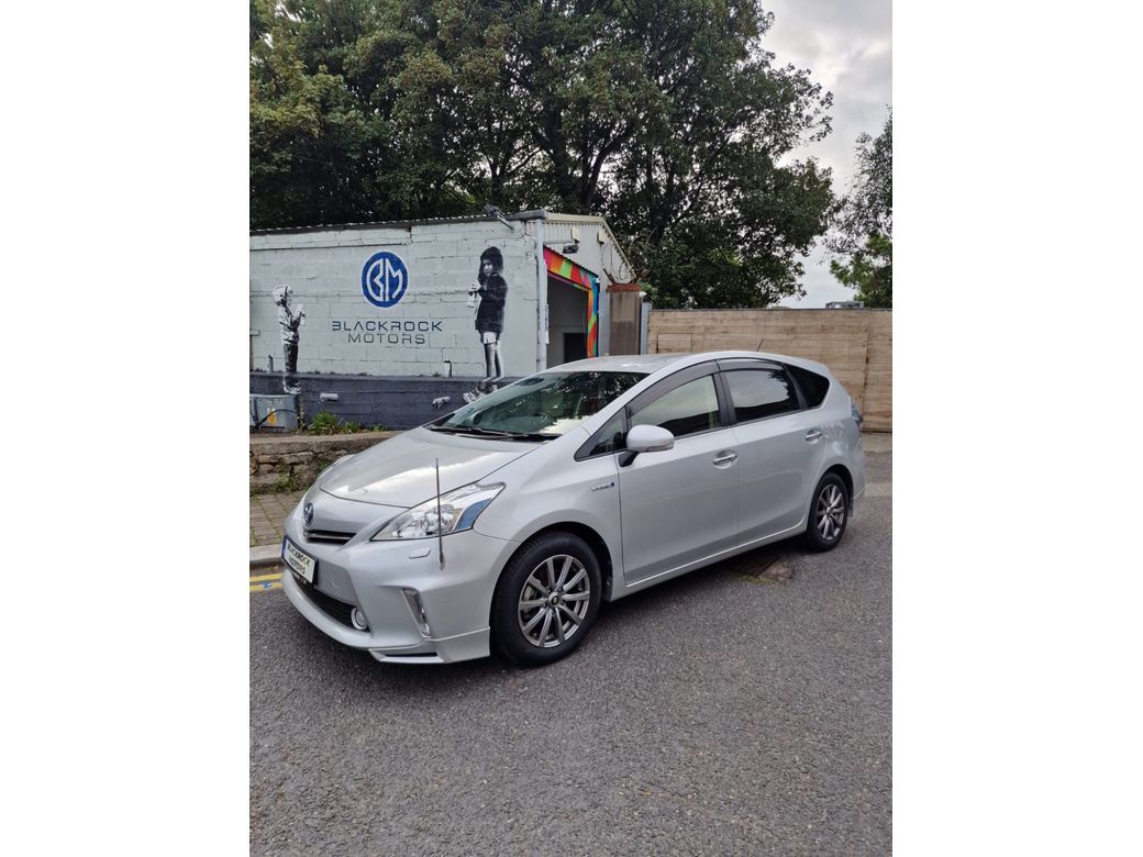 Image for 2016 Toyota Prius Alpha 