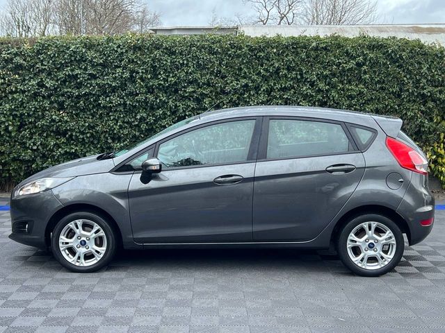 Image for 2016 Ford Fiesta ZETEC 1.0 // SERVICE HISTORY // 15" ALLOYS // AIR CONDITIONING