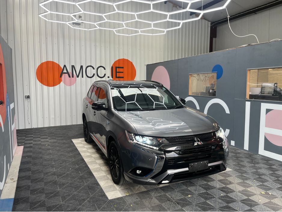 Image for 2020 Mitsubishi Outlander 2020 MITSUBISHI OUTLANDER PHEV 2.4L HYBRID / 81K KMS / CRUISE CONTROL, REVERSE CAMERA, HEATED SEATS & MORE