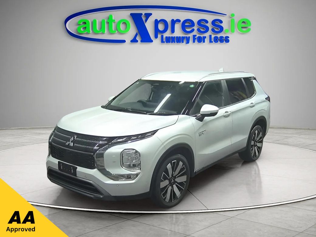 Image for 2024 Mitsubishi Outlander 4WD PHEV G, Low mileage, Reversing camera