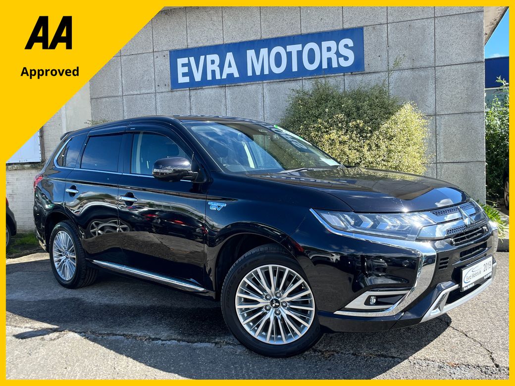 Image for 2019 Mitsubishi Outlander PHEV G PLUS 2.4 PETROL HYBRID AUTOMATIC //HIGH SPEC//LOW MILES//HALF LEATHER HEATED SEATS//POWER TAILGATE//ADAPTIVE CRUISE CONTROL//KEYLESS ENTRY//HEATED STEERING WHEEL//