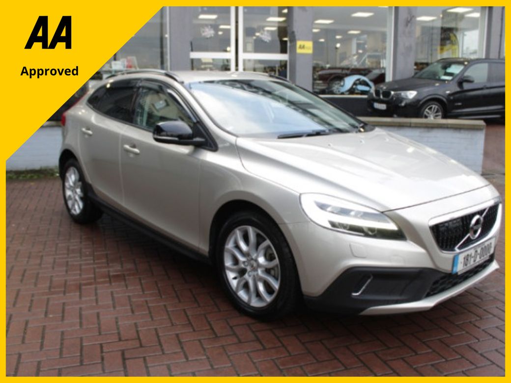 Image for 2018 Volvo V40 Cross Country 2.0D4 CROSS COUNTRT EDITION 5DR HATCHBACK AUTO // STUNNING 1 OWNER CAR IN MINT CONDITION // BUY WITH CONFIDENCE AA AND SIMI APPROVED DEALER 2025 // FINANCE ARRANGED // ALL TRADE INS WELCOME //