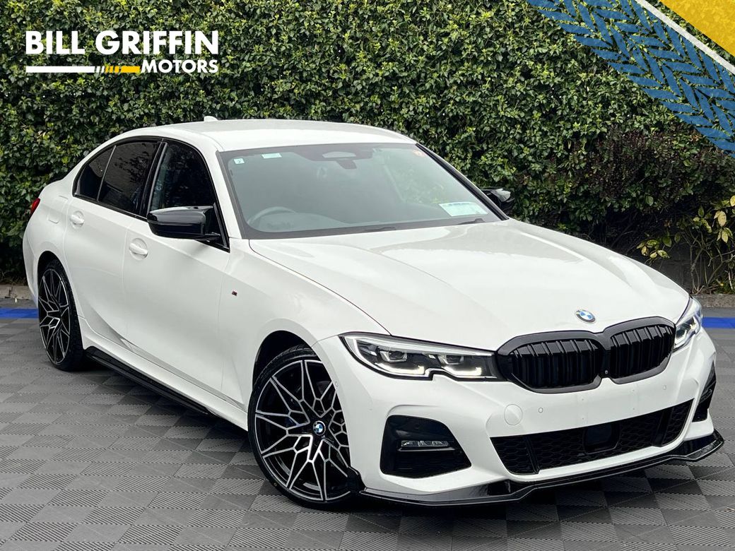 Image for 2021 BMW 3 Series 330e M-SPORT COMPETITION 2.0 HYBRID // LEATHER/ALCANTARA INTERIOR // DIGITAL CLUSTER // NEW 20" M3 COMPETITION ALLOYS