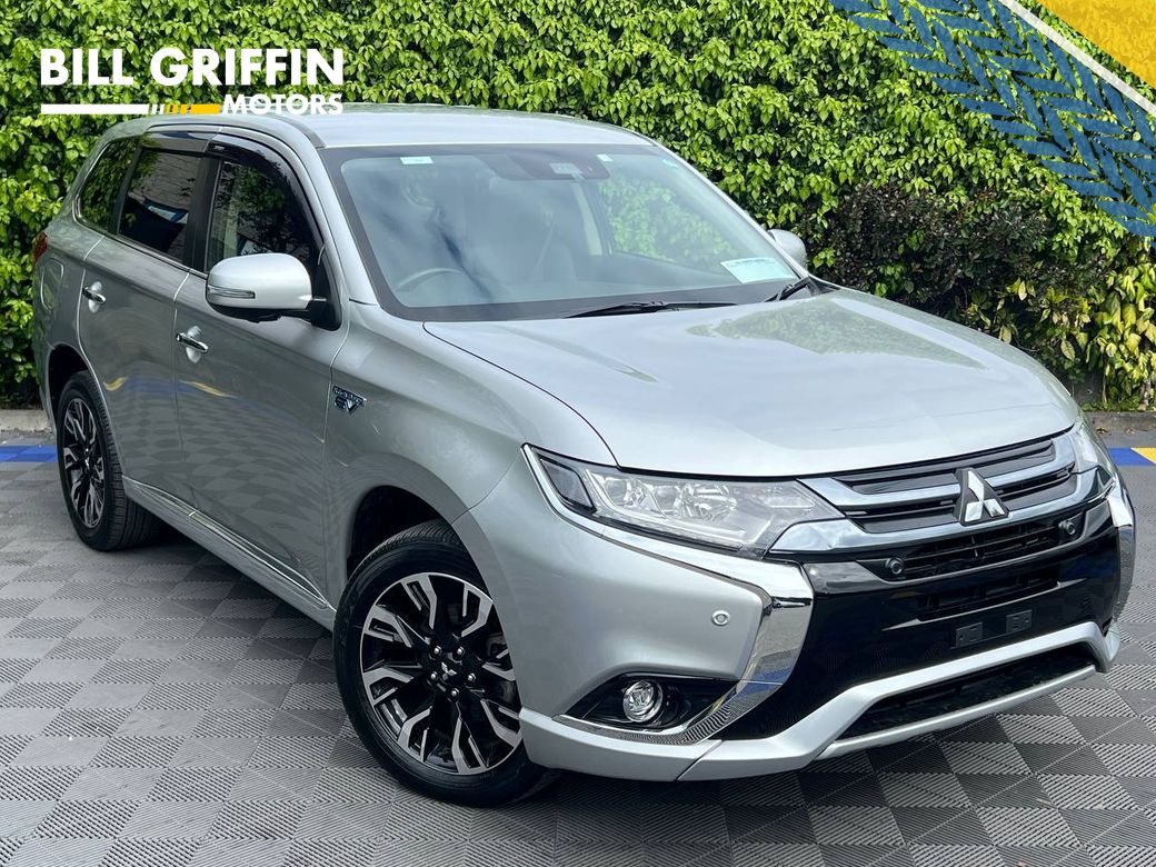 Image for 2018 Mitsubishi Outlander G PACKAGE 4WD 2.0 HYBRID // SERVICE HISTORY // DIAMOND CUT ALLOYS // LEATHER/ALCANTARA HEATED SEATS