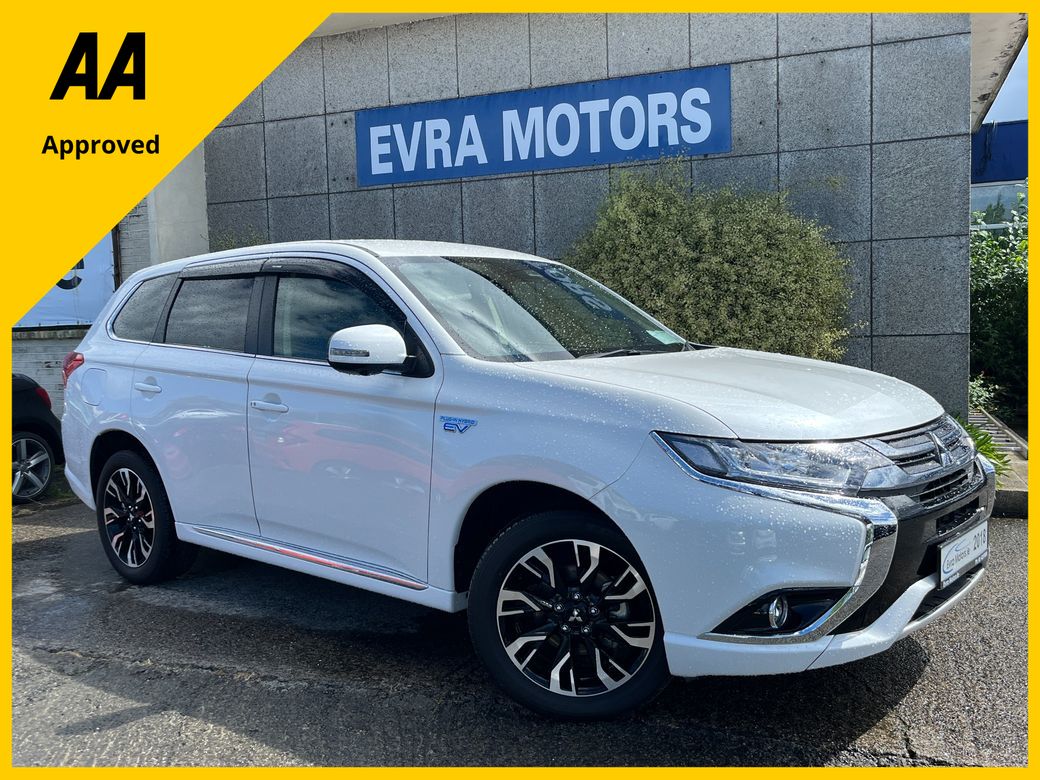 Image for 2018 Mitsubishi Outlander G AUTOMATIC PETROL PLUG IN HYBRID 2.0 //VERY LOW MILES//ADAPTIVE CRUISE CONTROL//KEYLESS ENTRY//HALF LEATHER HEATED SEATS//