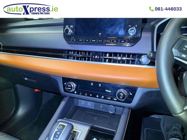 Image for 2023 Mitsubishi Outlander PHEV 4WD, Panoramic sunroof, Low mileage