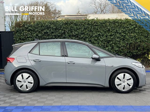 Image for 2021 Volkswagen ID.3 LIFE PRO 58KWH // APPLE CARPLAY/ANDROID AUTO // DUAL ZONE CLIMATE CONTROL // PARKING SENSORS