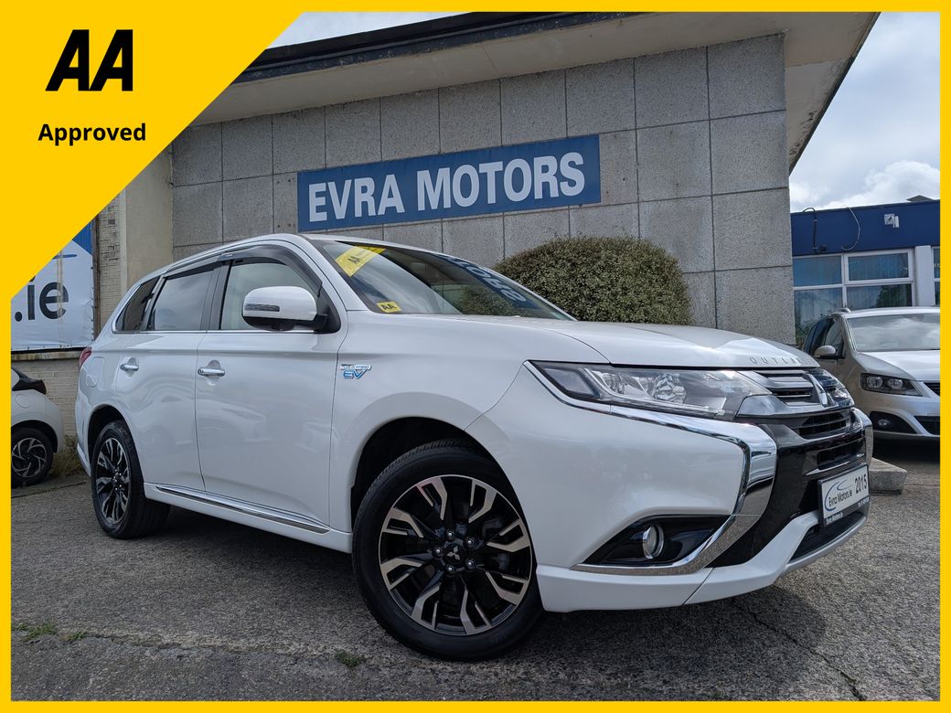 Image for 2015 Mitsubishi Outlander G PREMIUM 4WD HYBRID PHEV AUTOMATIC //HIGH SPEC//FULL LEATHER HEATED SEATS//HEATED STEERING WHEEL//REVERSE CAMERA//ROCKFORD SOUND SYSTEM//KEYLESS ENTRY//