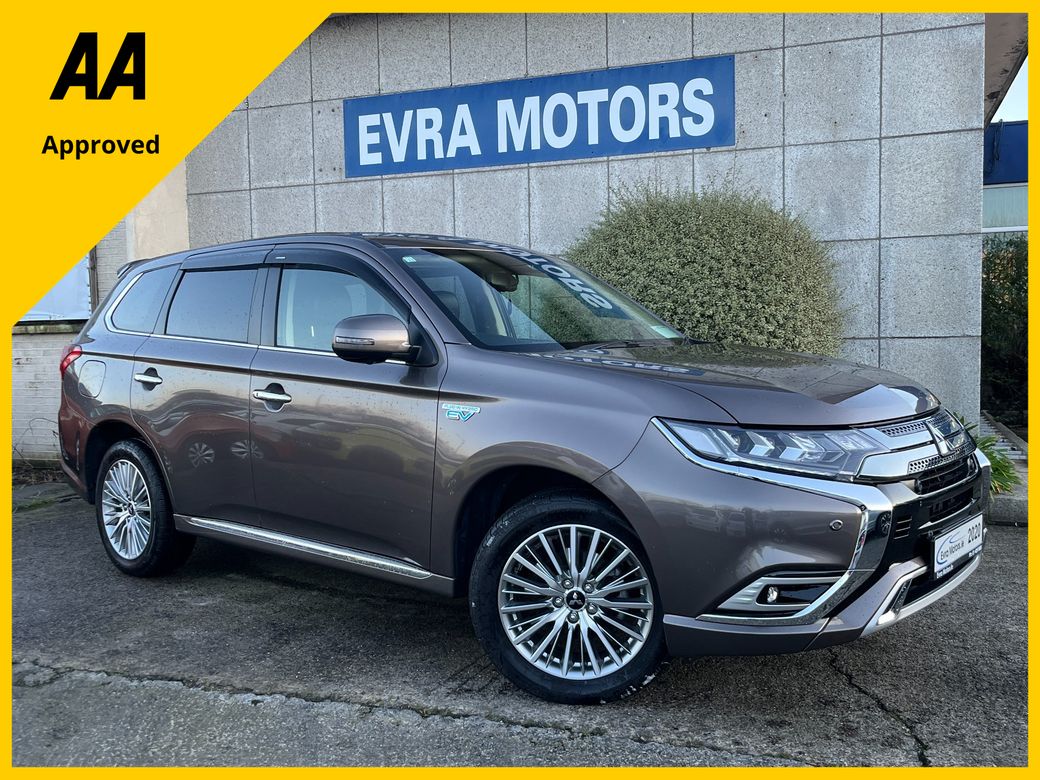 Image for 2020 Mitsubishi Outlander G 4WD AUTOMATIC HYBRID PHEV 2.4 PETROL //HIGH SPEC//HEATED SEATS AND STEERING WHEEL//HALF LEATHER ELECTRIC SEATS//ADAPTIVE CRUISE CONTROL//