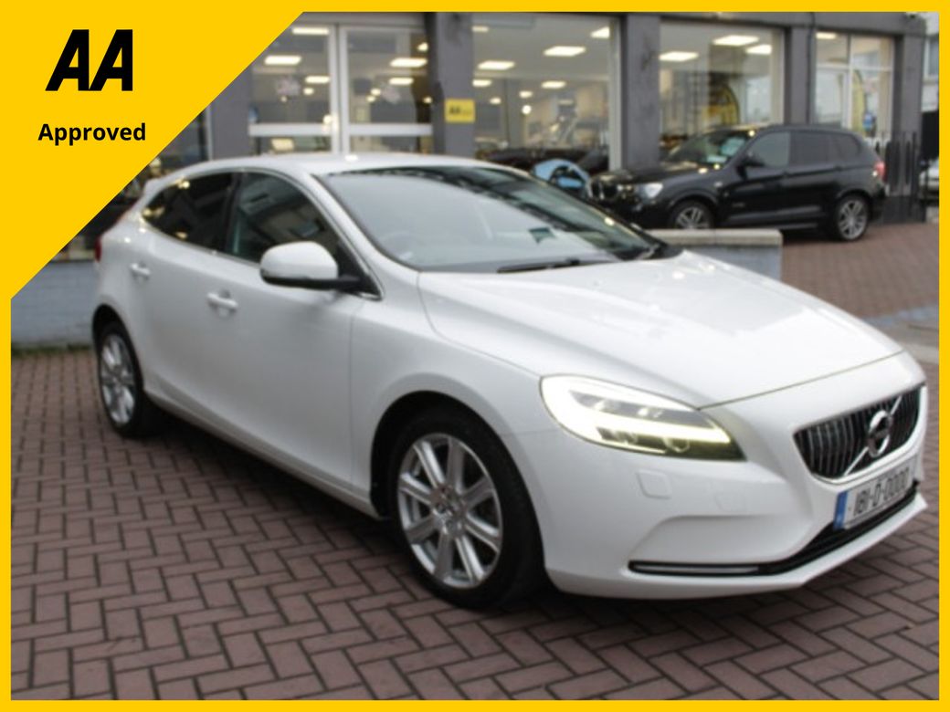 Image for 2018 Volvo V40 2.0D4 INSCRIPTION 5DR HATCHBACK AUTO HUGE SPEC // 1 OWNER CAR // AS NEW CONDITION THROUGHOUT // BUY WITH CONFIDENCE AA AND SIMI APPROVED DEALER 2025 // FINANCE ARRANGED //