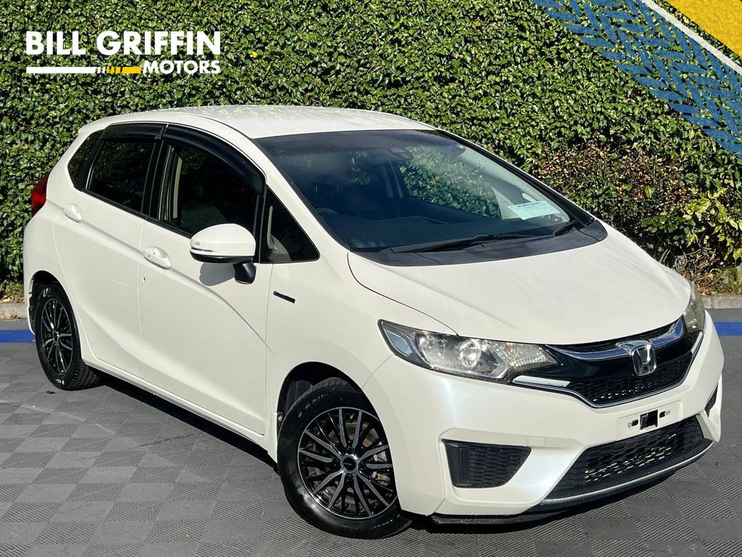 Image for 2016 Honda Fit L-PACKAGE 1.5 HYBRID AUTO // SERVICE HISTORY // DIAMOND CUT ALLOYS // REVERSE CAMERA