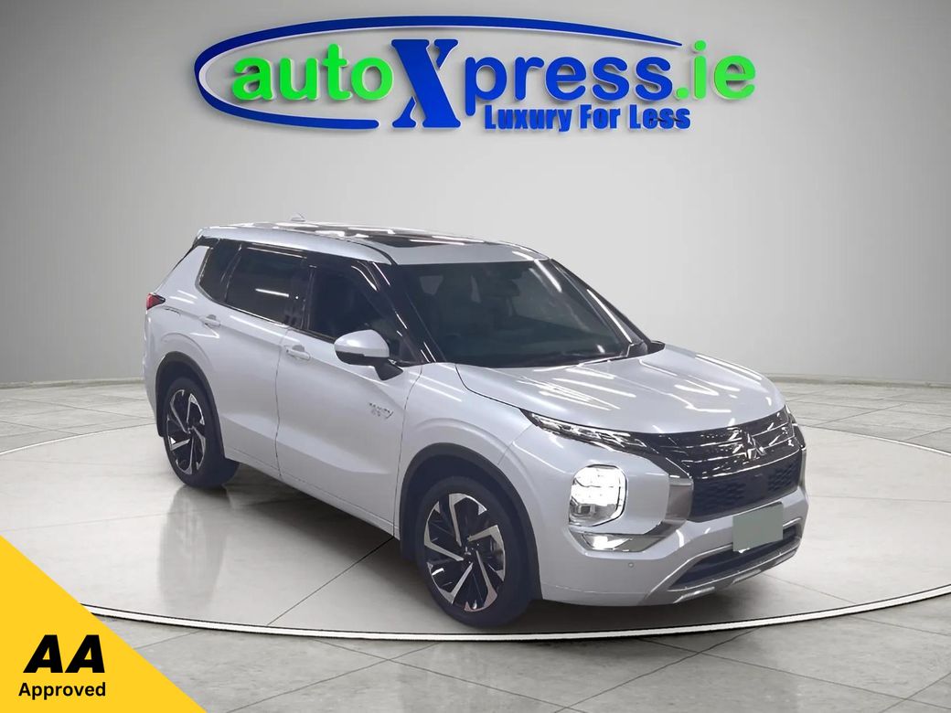 Image for 2023 Mitsubishi Outlander PHEV 4WD, Low mileage, Reversing camera
